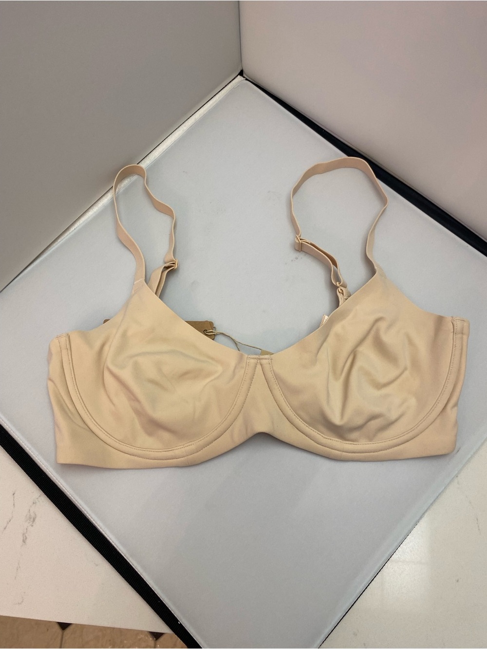 NWT SKIMS Sculpting Underwire Bra in Light Beige 36D